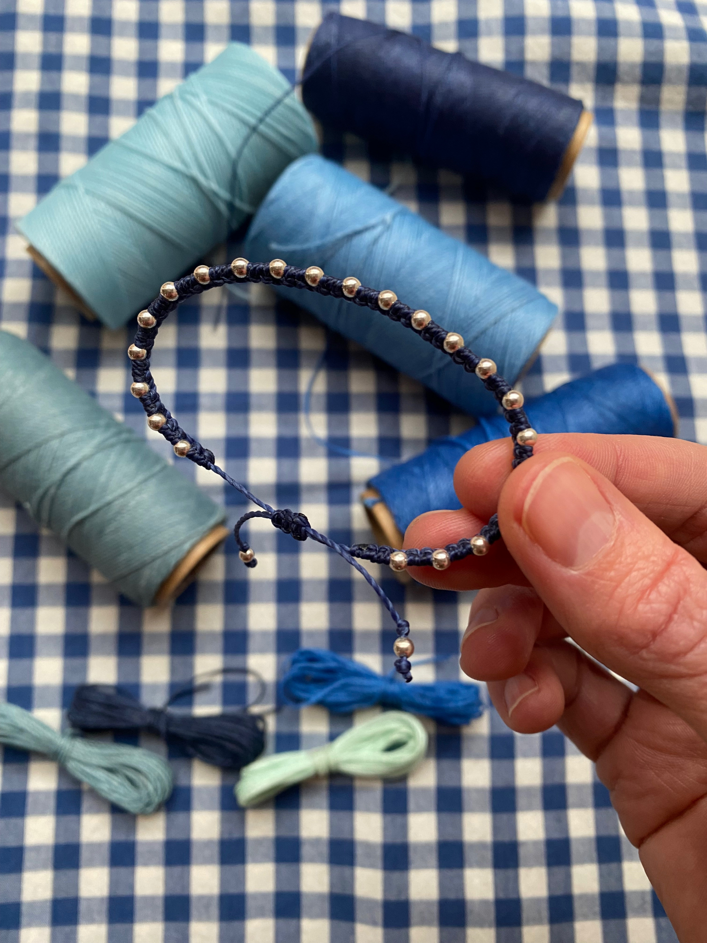 Macramé bracelet DIY kit - "The Extravagant"