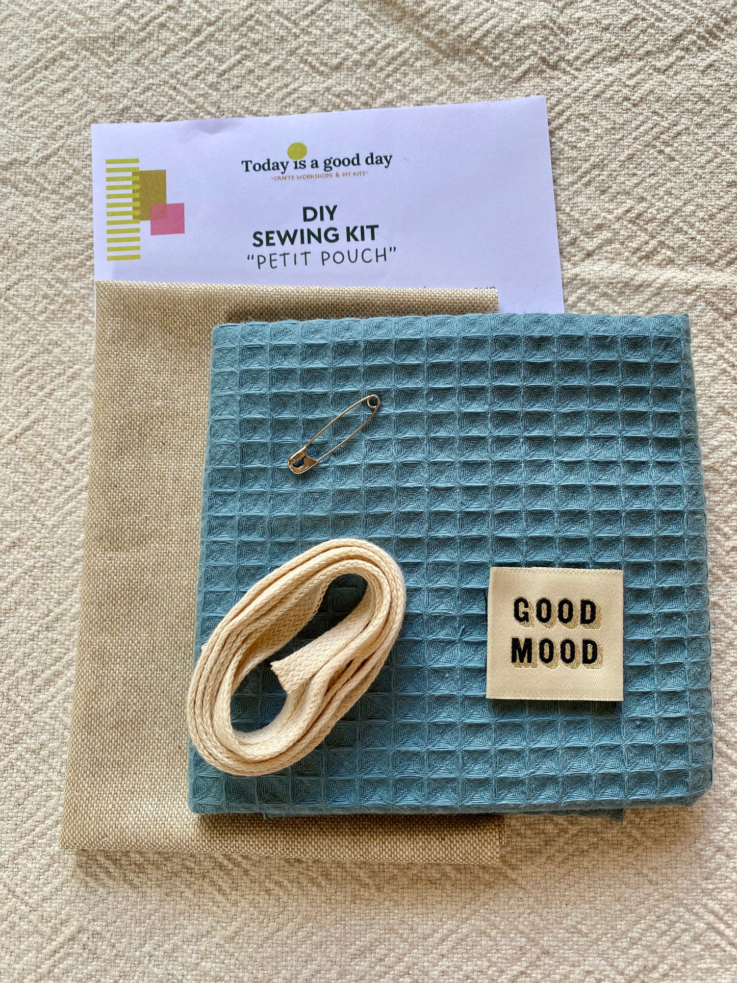 “Petit Pouch” - DIY Sewing kit - blue