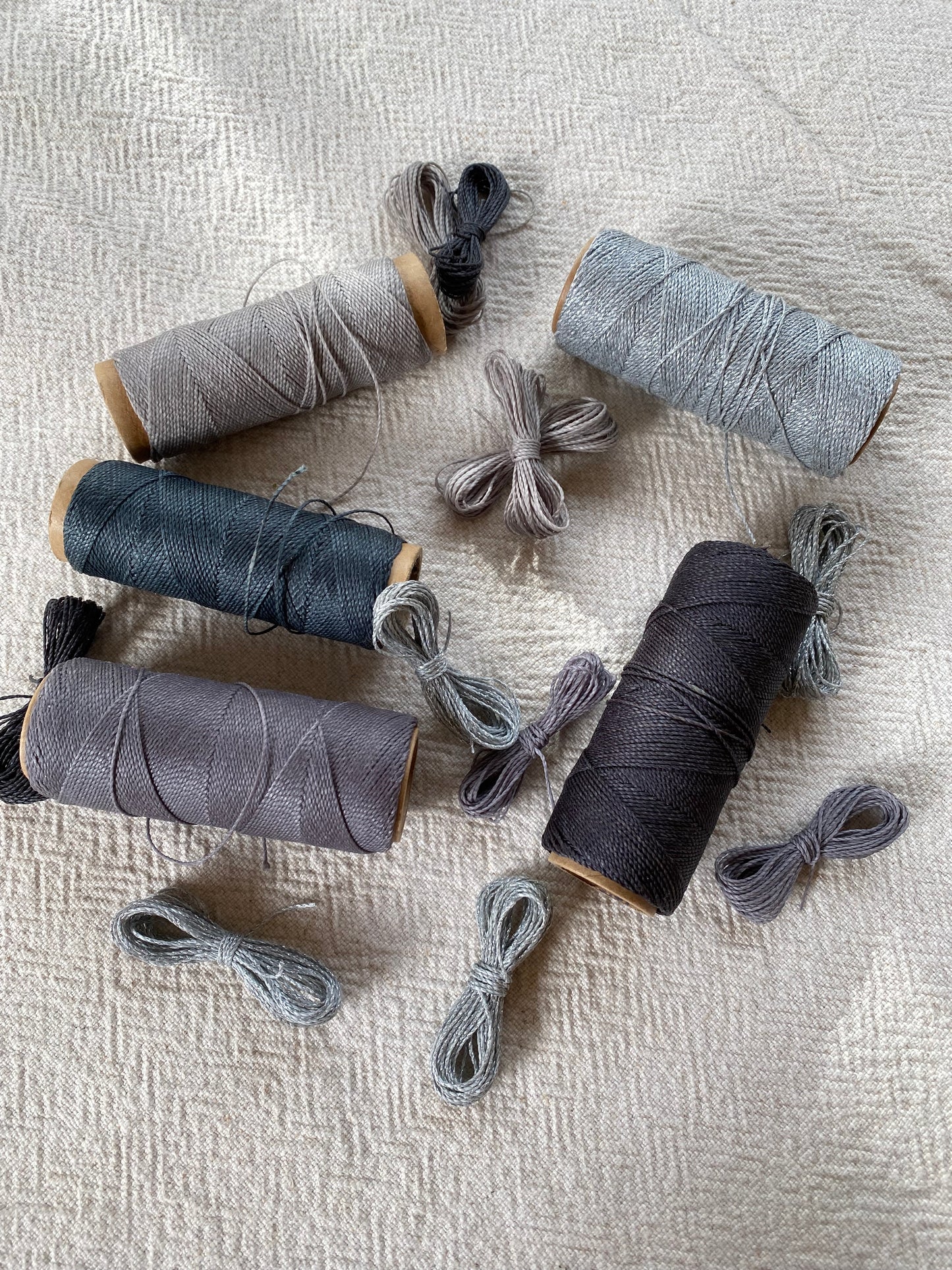 Macramé bracelet DIY kit - “The Quartet” in Grey & Silver