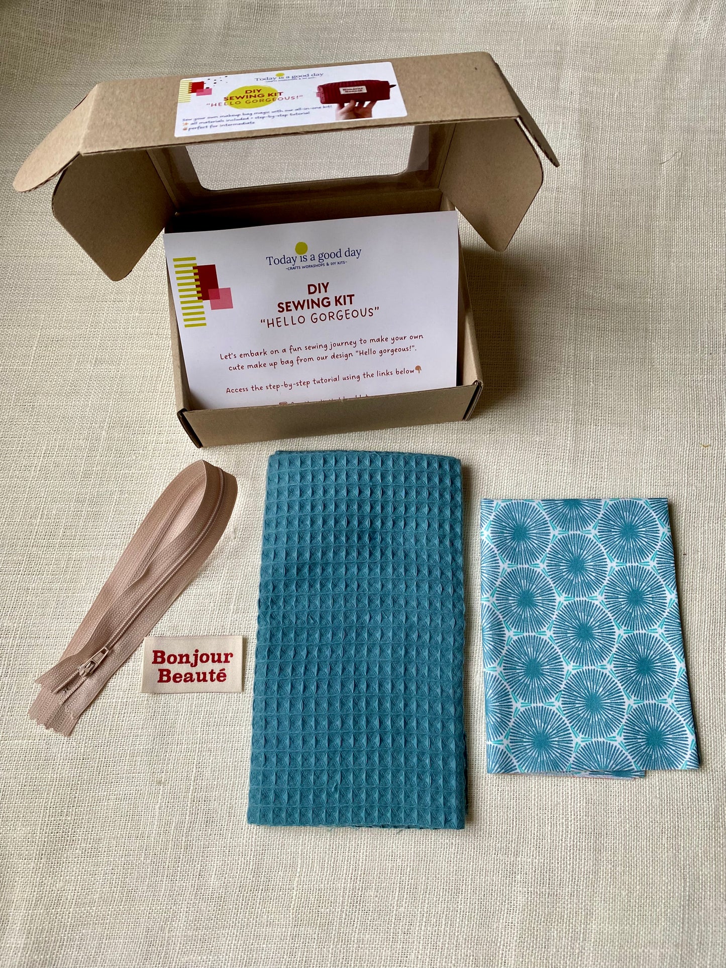 "Hello Gorgeous!" - DIY sewing kit - blue