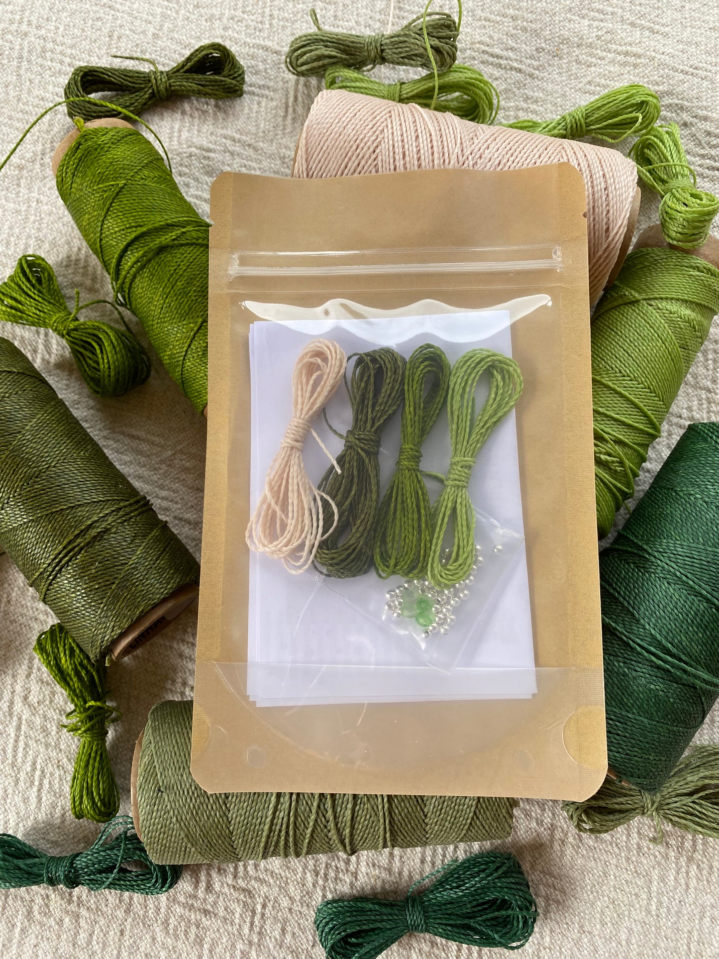 Macramé bracelet DIY kit - “The Quartet” in Green